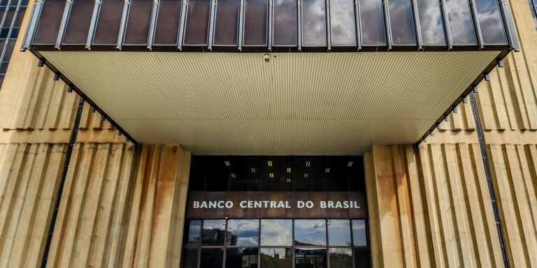 Polícia Federal Investiga Campanha Contra o Banco Central Após Liquidação do Master Crédito: © Rafa Neddermeyer/Agência Brasil