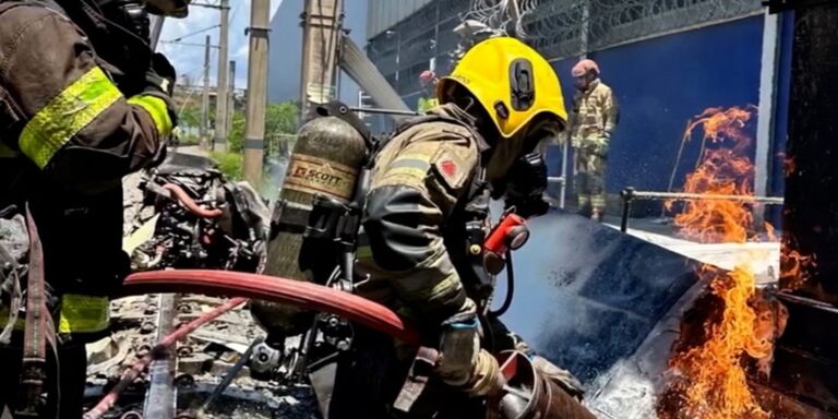 Tragédia em Belo Horizonte: Piloto morre em queda de avião no metrô Crédito: © bombeirosmg/Instagram